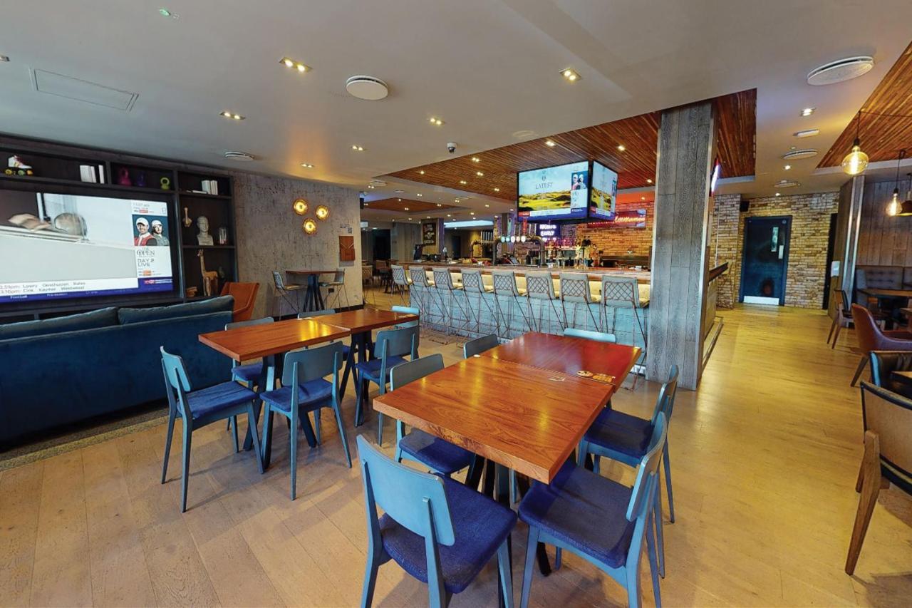 Village Hotel Manchester Bury Бери Экстерьер фото