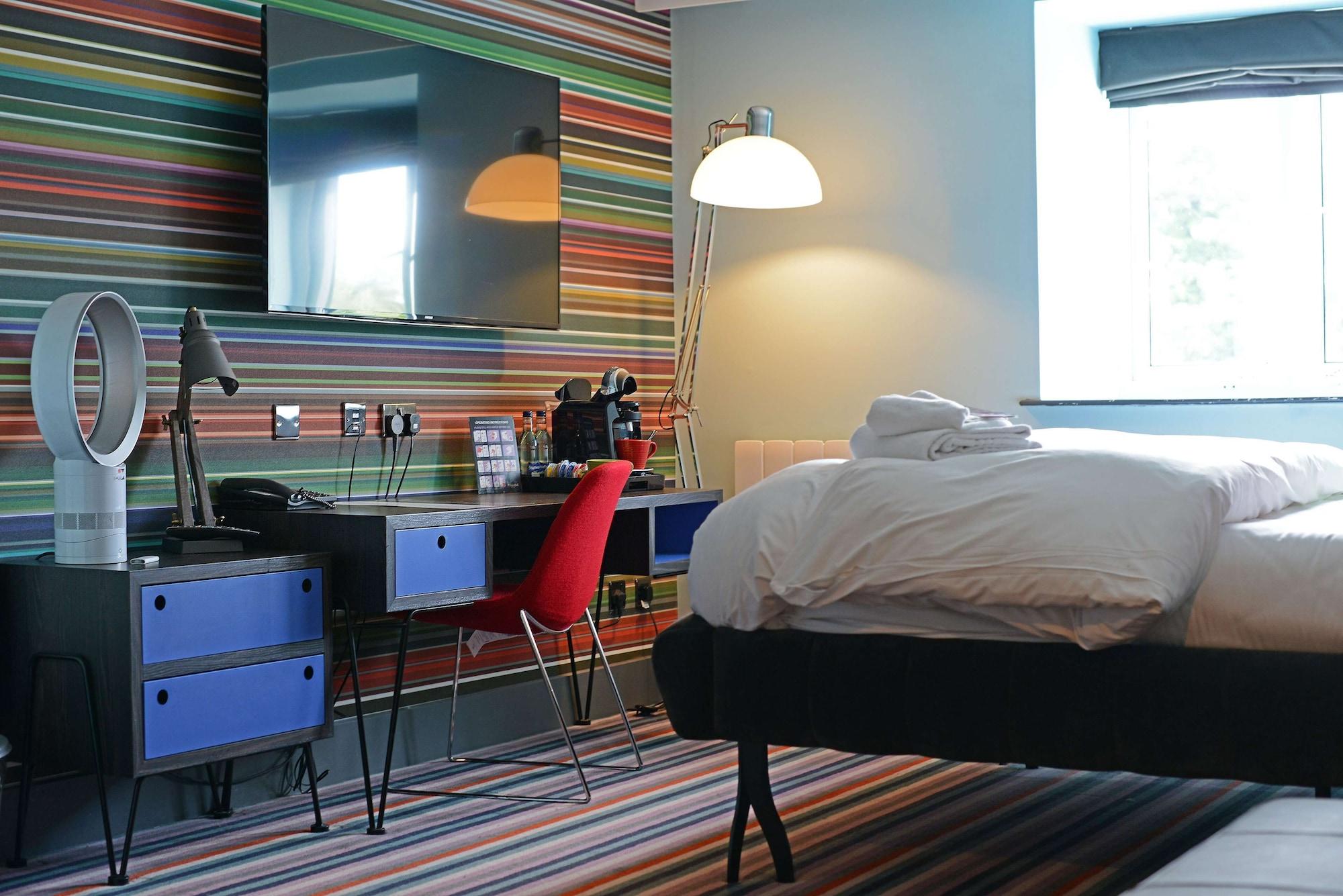 Village Hotel Manchester Bury Бери Экстерьер фото