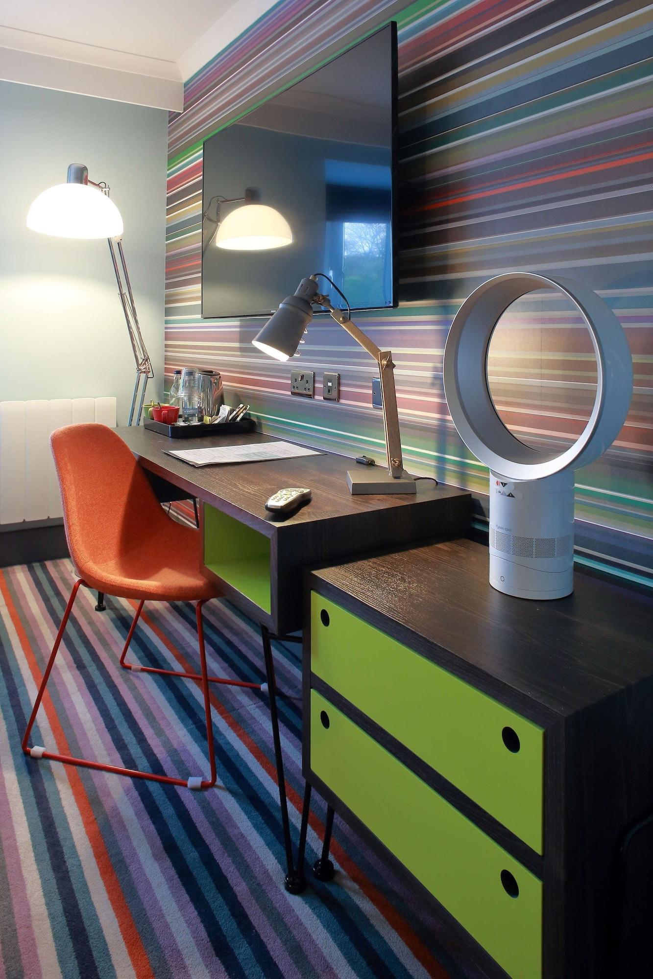 Village Hotel Manchester Bury Бери Экстерьер фото