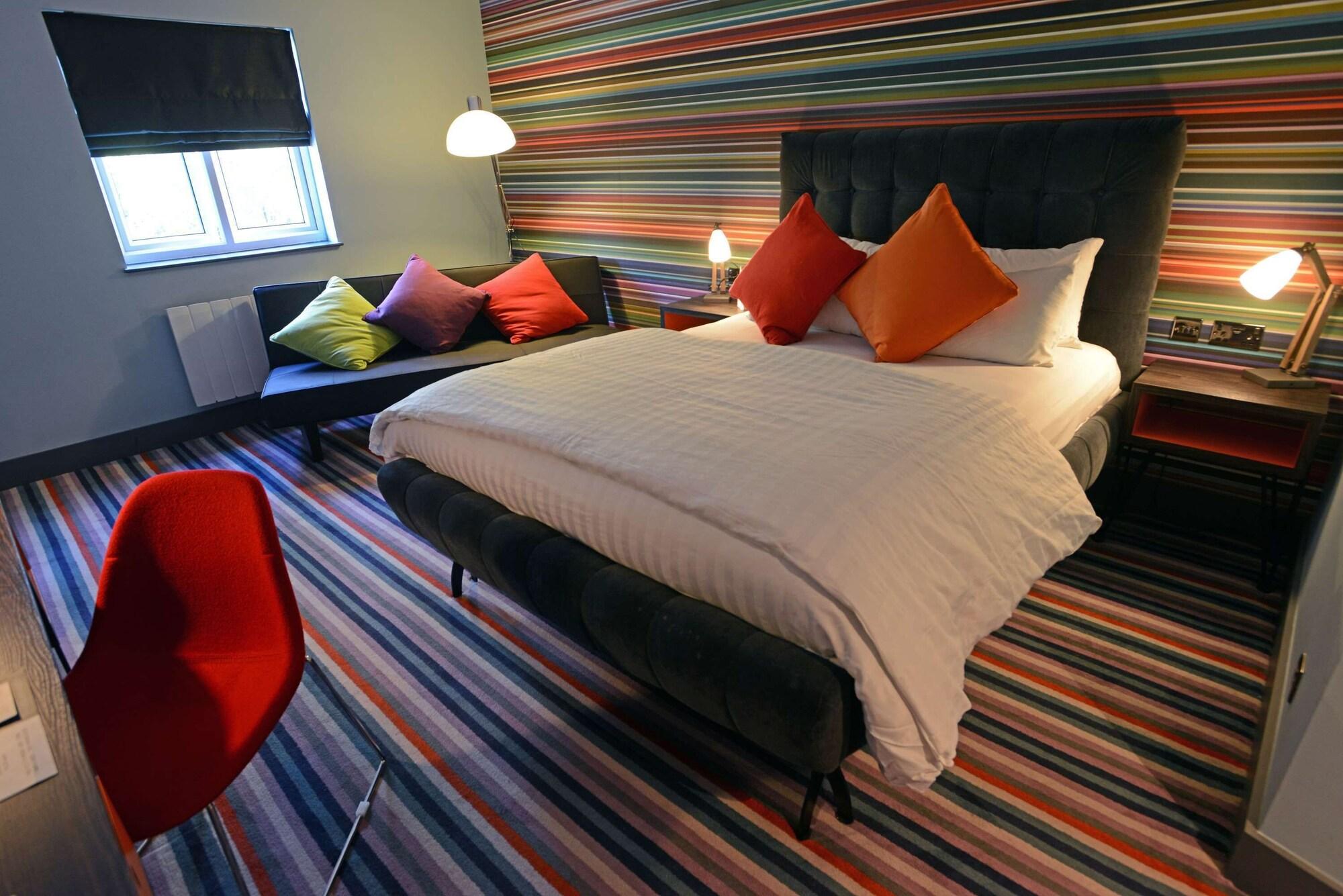 Village Hotel Manchester Bury Бери Экстерьер фото