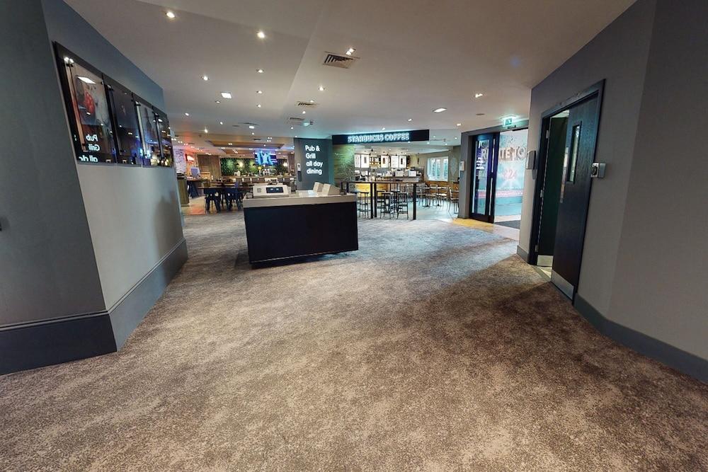 Village Hotel Manchester Bury Бери Экстерьер фото
