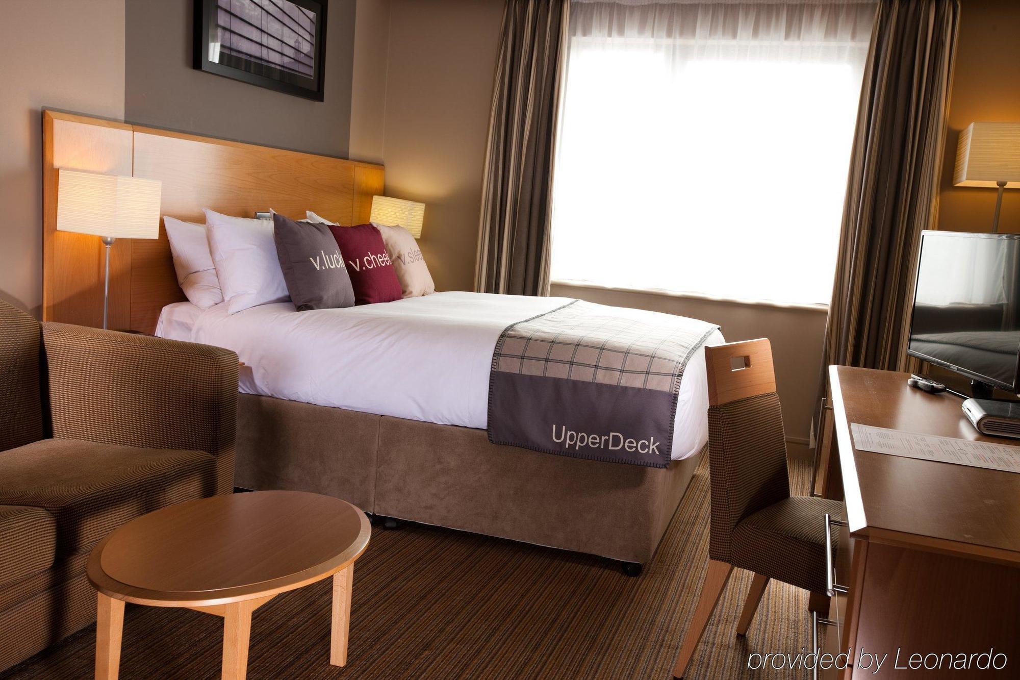 Village Hotel Manchester Bury Бери Экстерьер фото