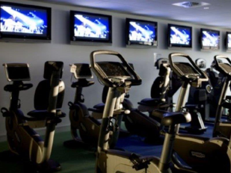 Village Hotel Manchester Bury Бери Экстерьер фото
