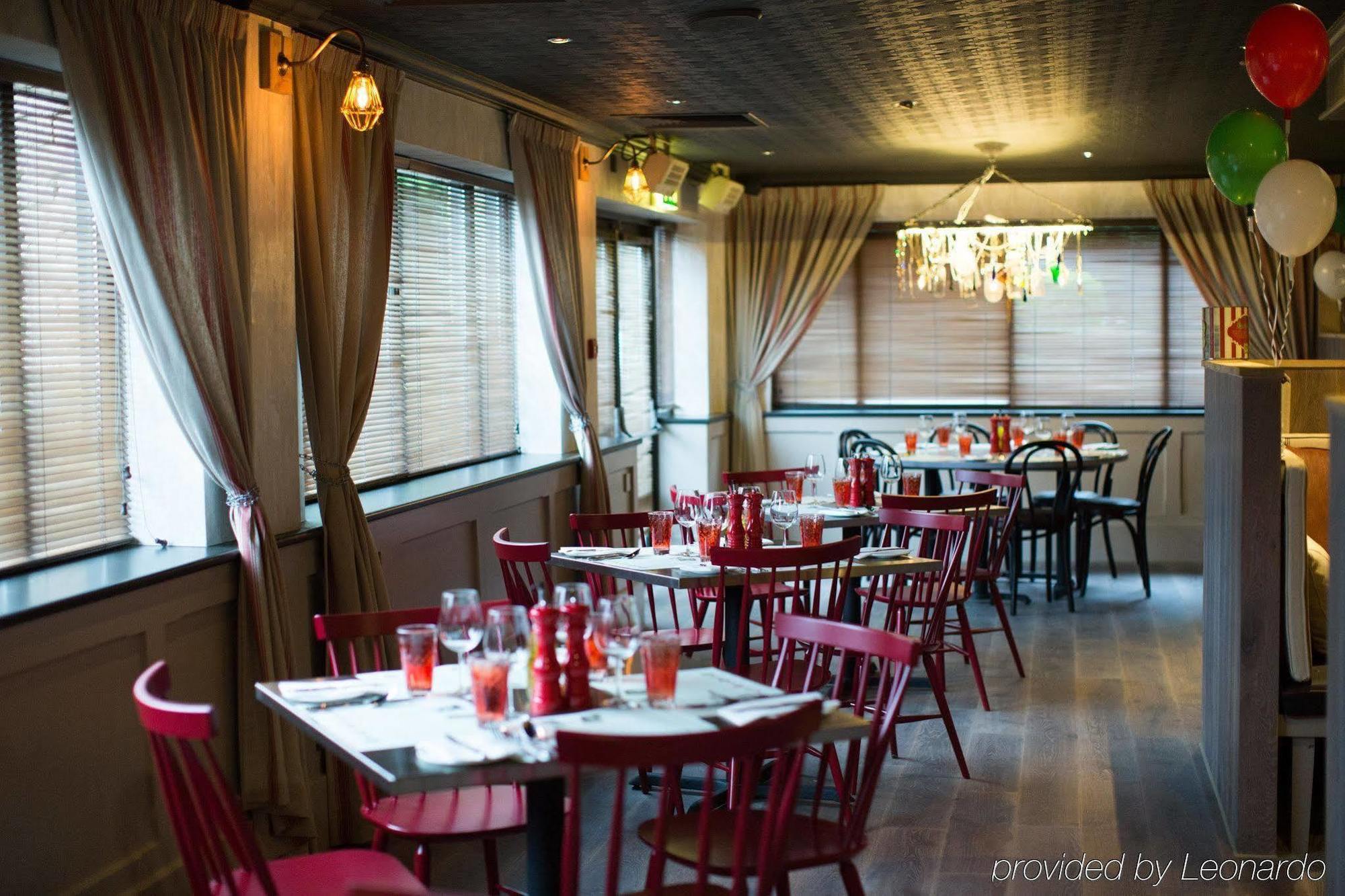 Village Hotel Manchester Bury Бери Экстерьер фото