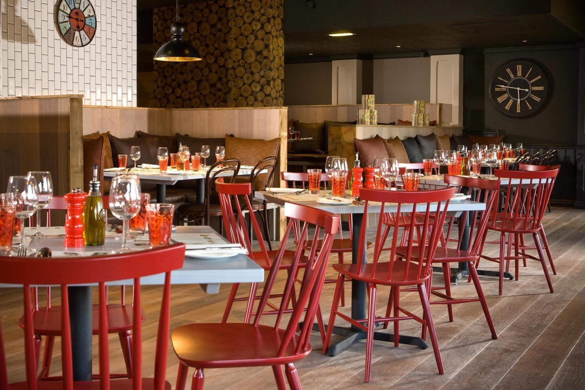 Village Hotel Manchester Bury Бери Экстерьер фото