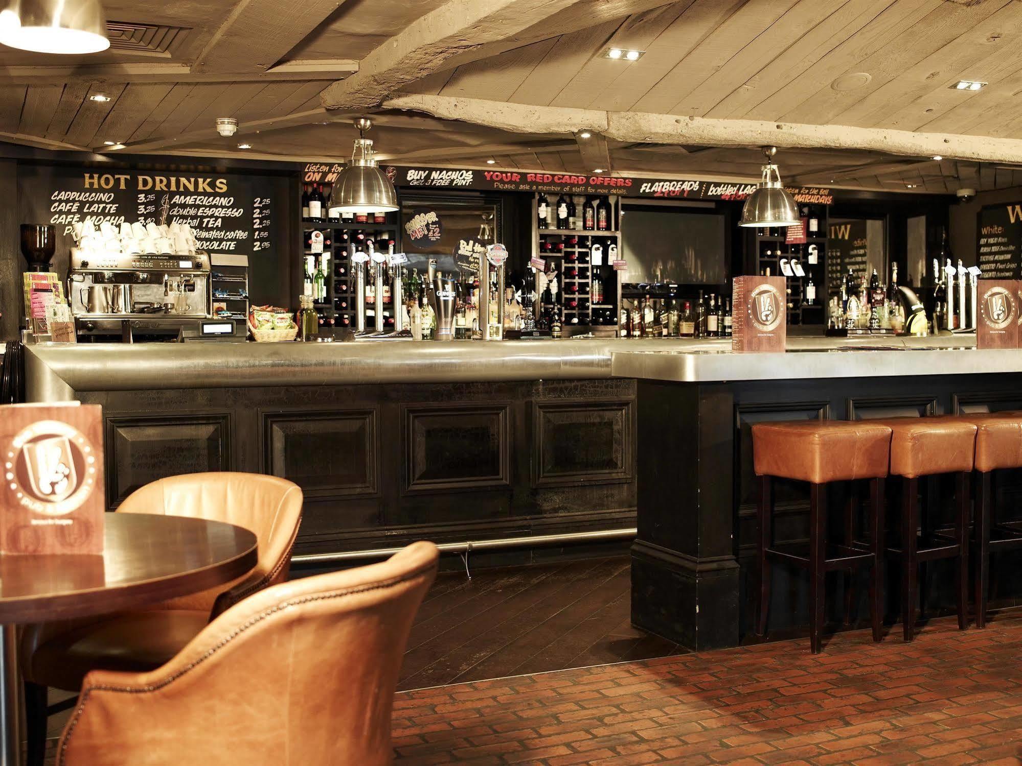 Village Hotel Manchester Bury Бери Экстерьер фото