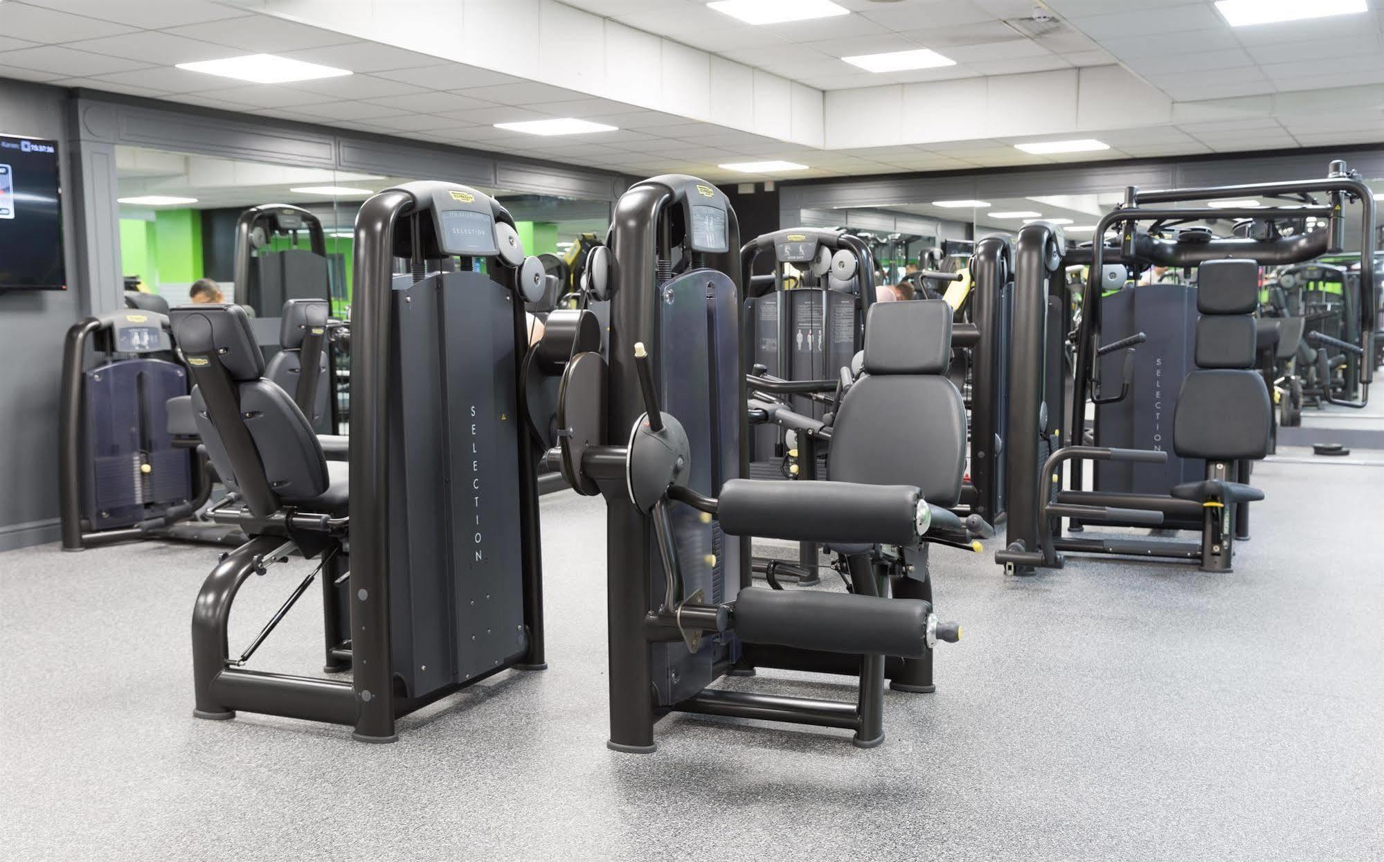 Village Hotel Manchester Bury Бери Экстерьер фото