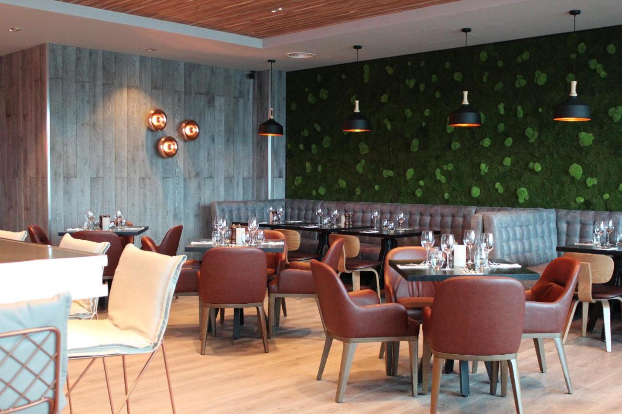 Village Hotel Manchester Bury Бери Экстерьер фото