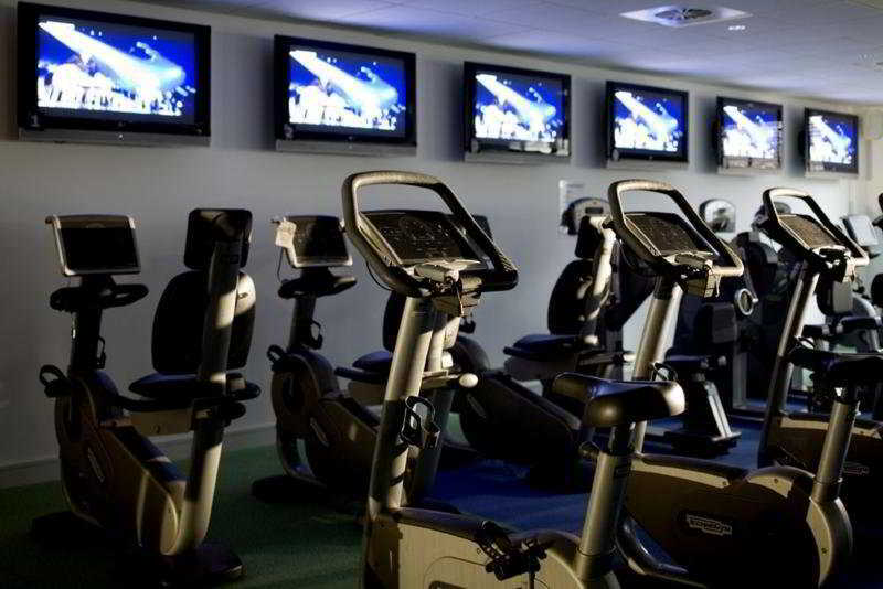 Village Hotel Manchester Bury Бери Экстерьер фото