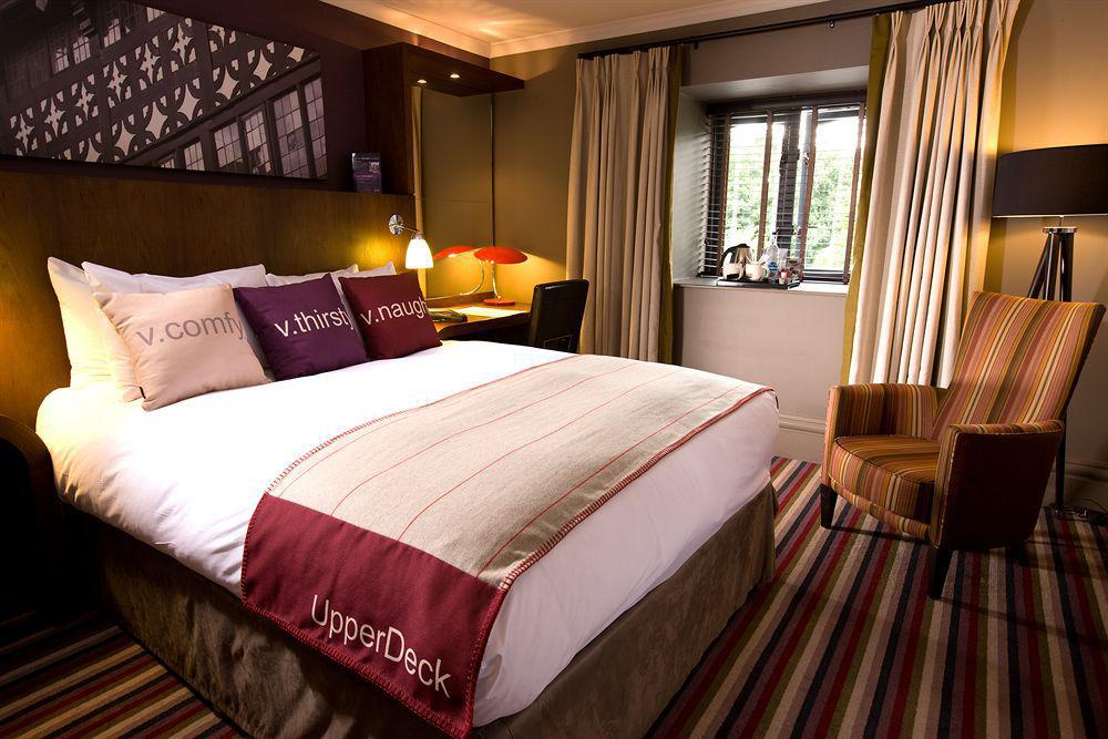 Village Hotel Manchester Bury Бери Экстерьер фото