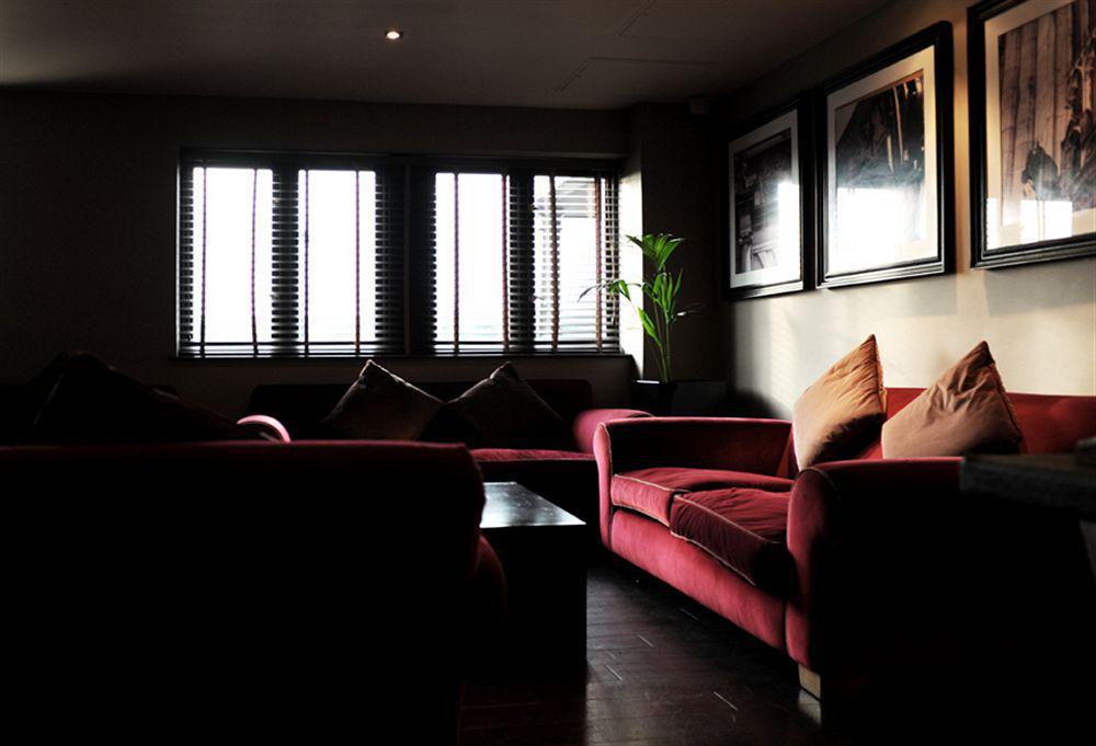 Village Hotel Manchester Bury Бери Экстерьер фото