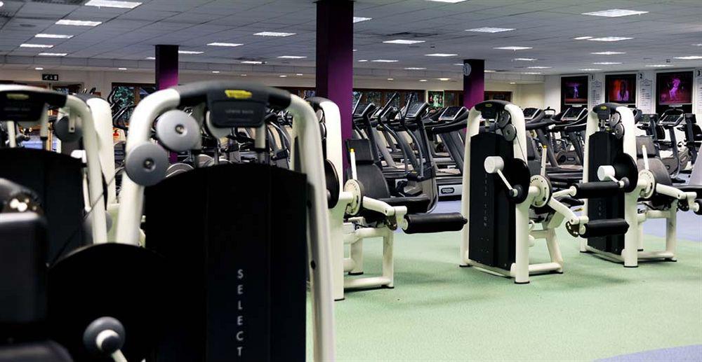 Village Hotel Manchester Bury Бери Экстерьер фото
